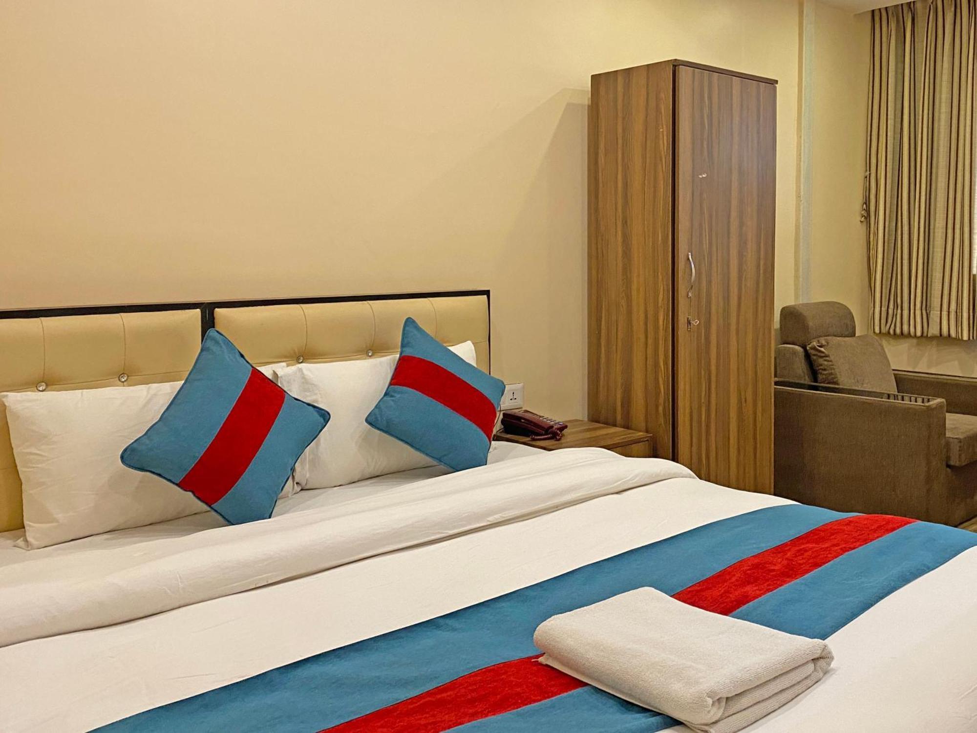 Hotel Airport Holiday Katmandu Dış mekan fotoğraf