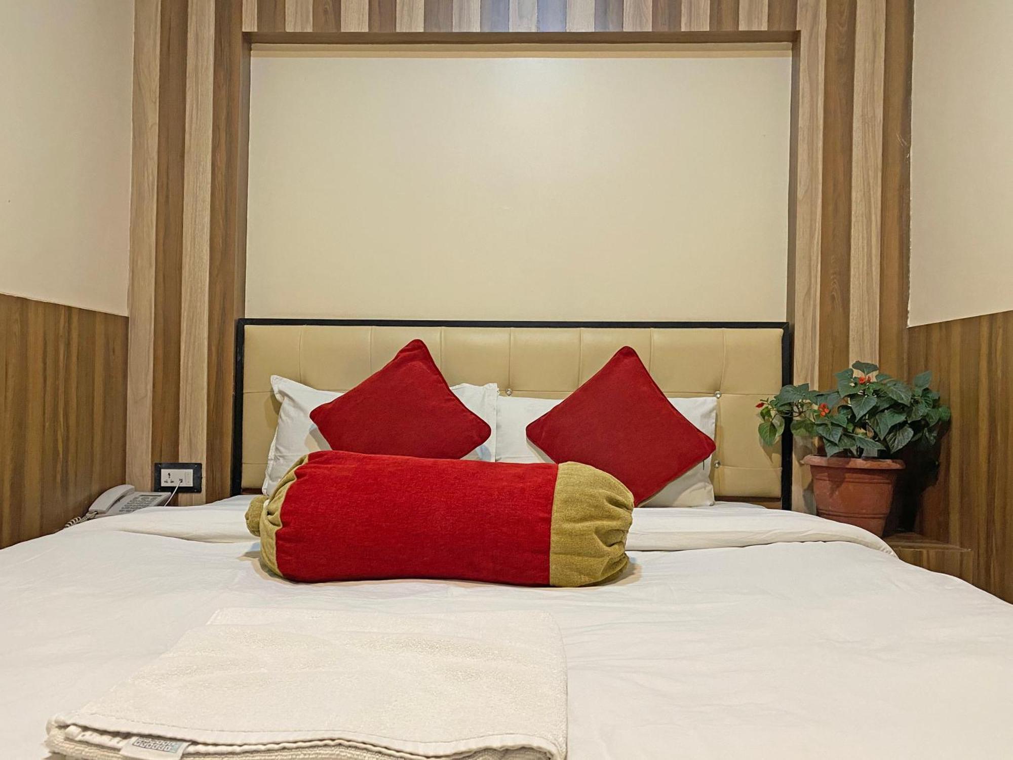Hotel Airport Holiday Katmandu Dış mekan fotoğraf