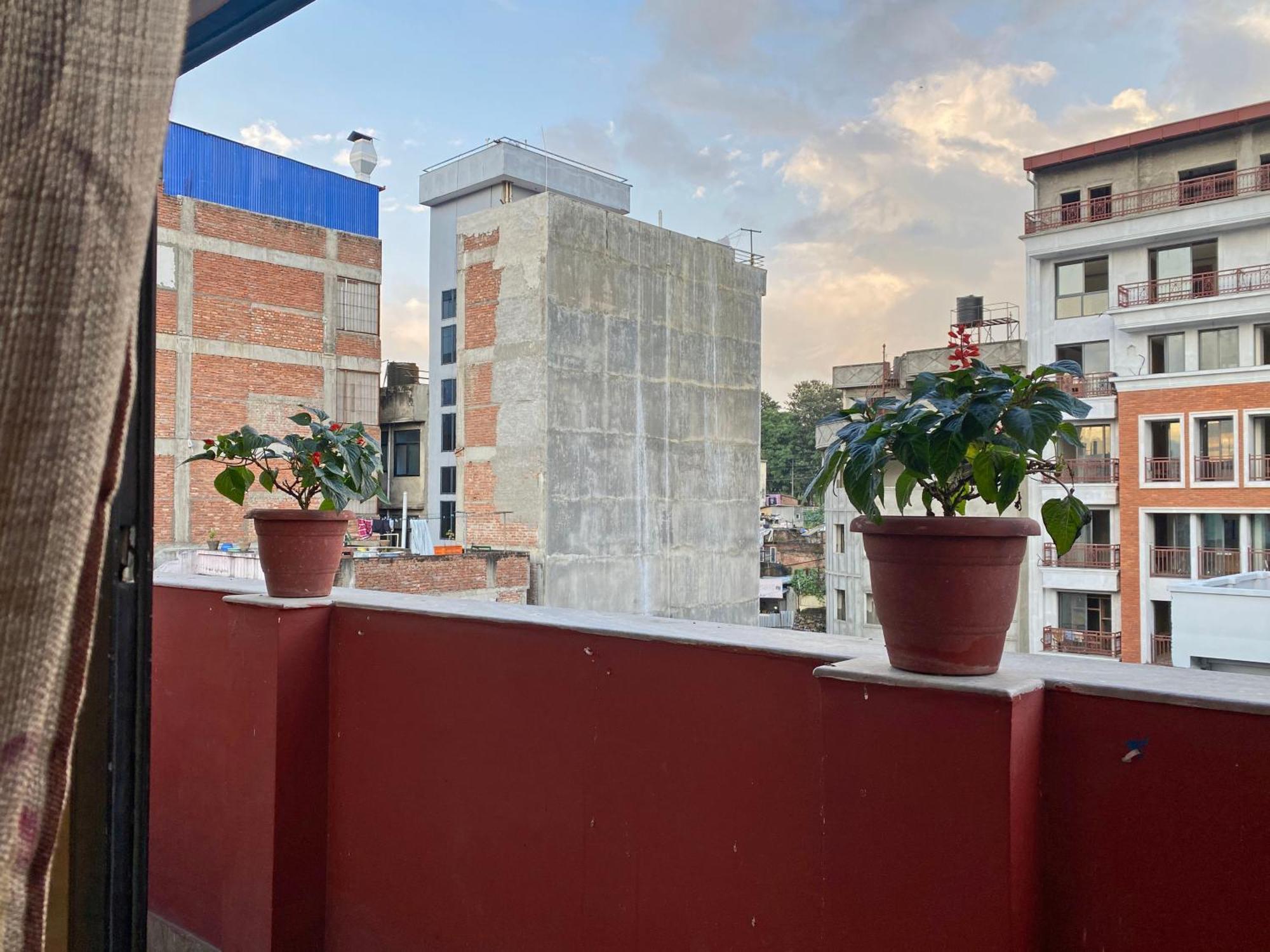 Hotel Airport Holiday Katmandu Dış mekan fotoğraf